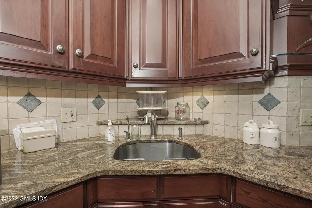 333 Palmer Hill Road Riverside CT 06878