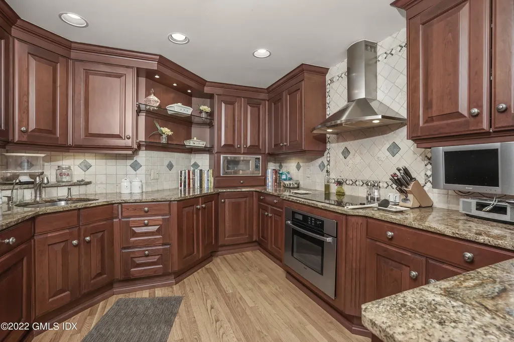333 Palmer Hill Road Riverside CT 06878