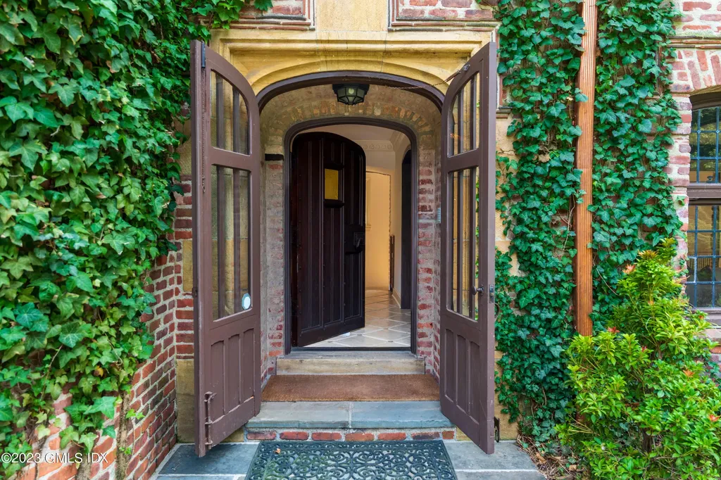 33 Midwood Road Greenwich CT 06830