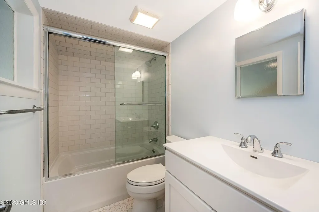 2 Whiffletree Way Riverside CT 06878