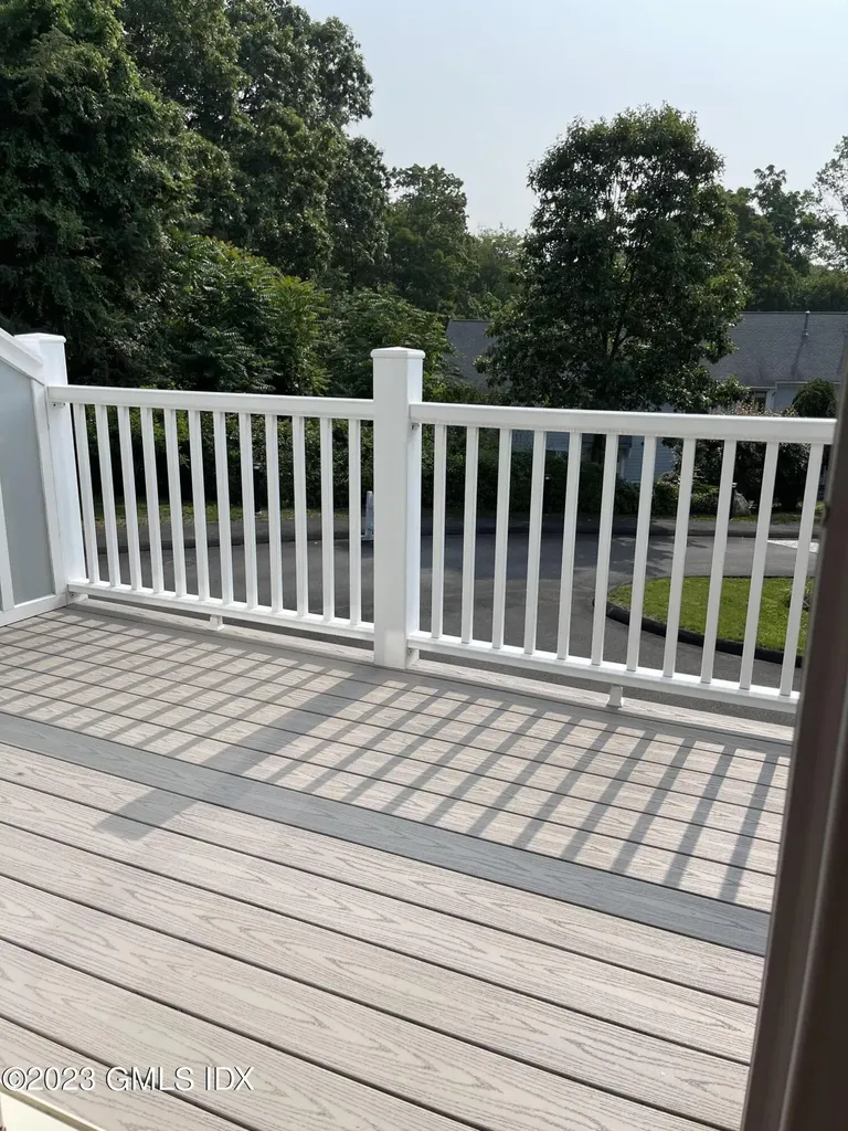 2 Whiffletree Way Riverside CT 06878