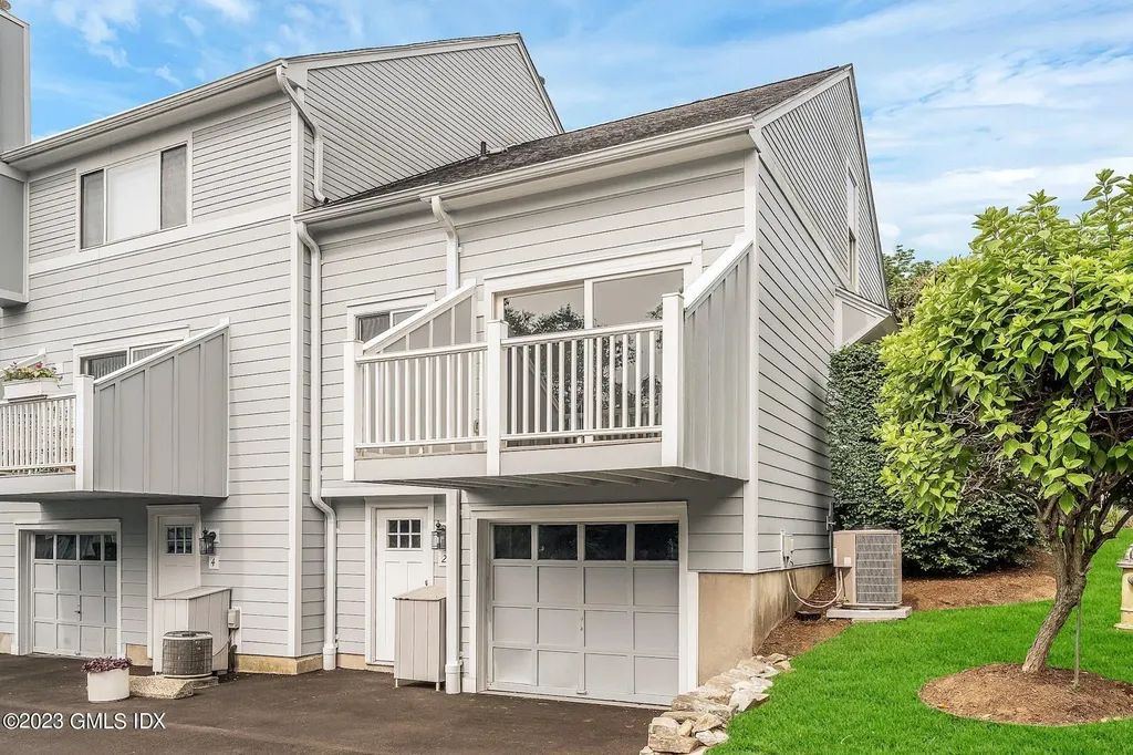 2 Whiffletree Way Riverside CT 06878