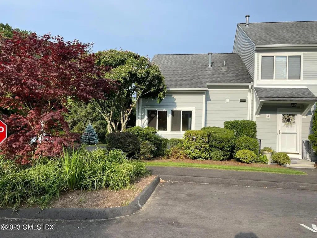 2 Whiffletree Way Riverside CT 06878