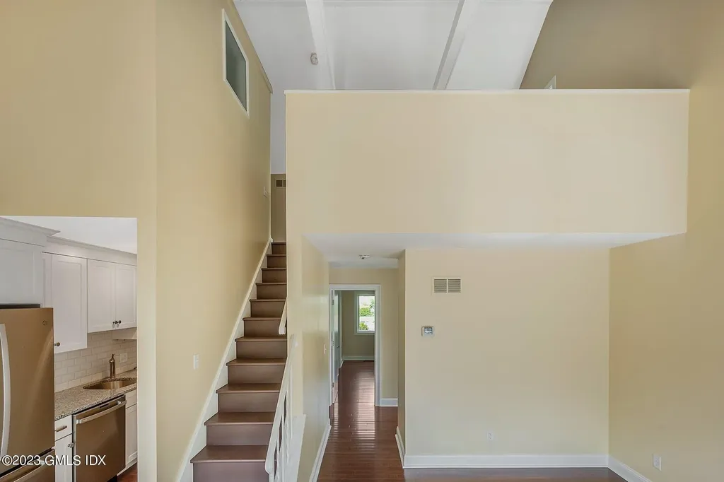 2 Whiffletree Way Riverside CT 06878