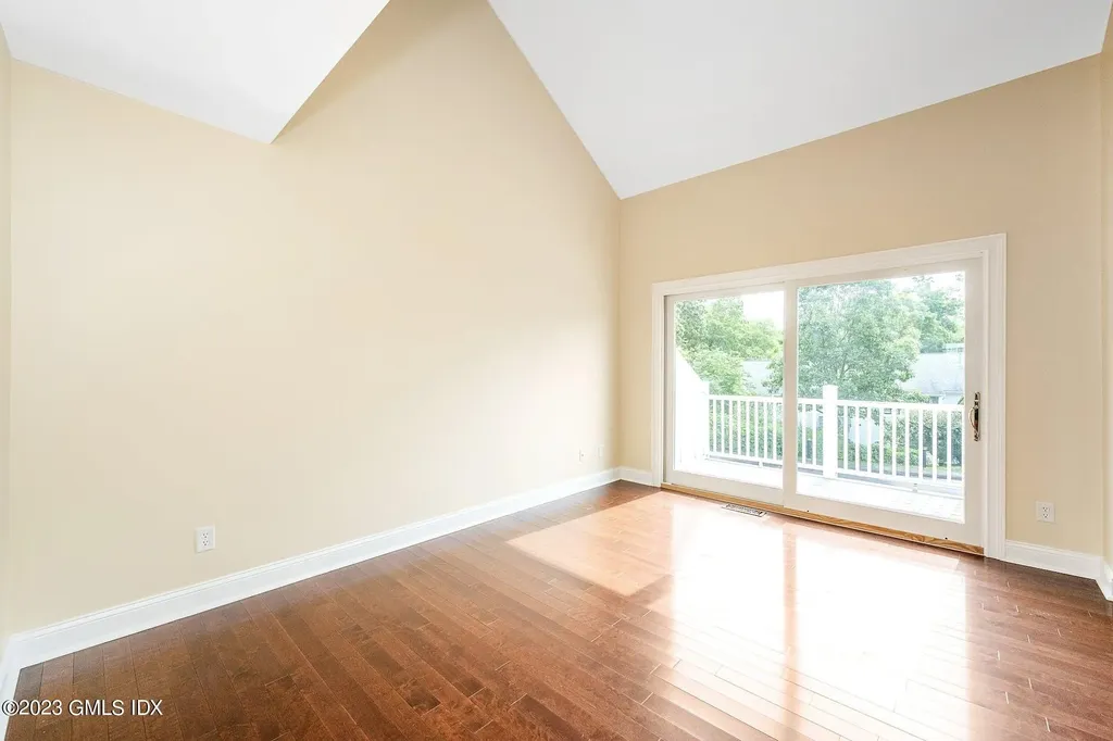 2 Whiffletree Way Riverside CT 06878