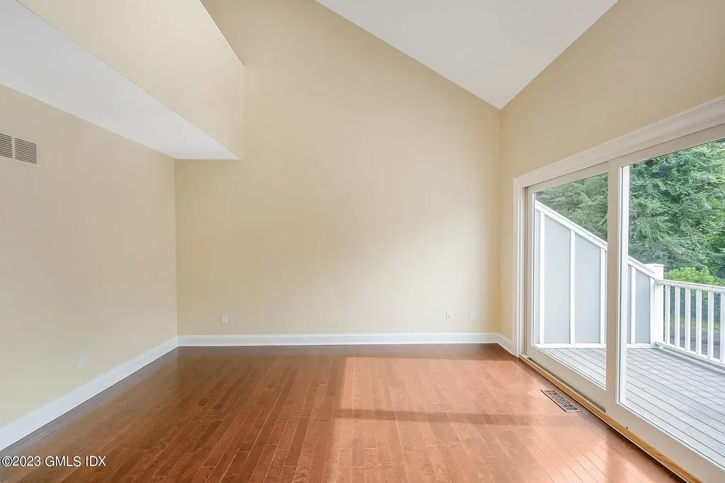 2 Whiffletree Way Riverside CT 06878