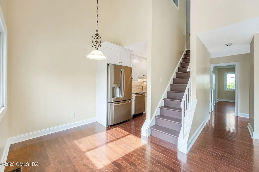 2 Whiffletree Way Riverside CT 06878