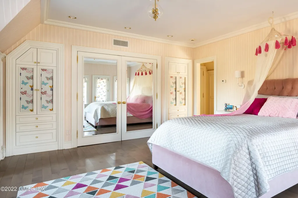 17 Hemlock Drive Greenwich CT 06831