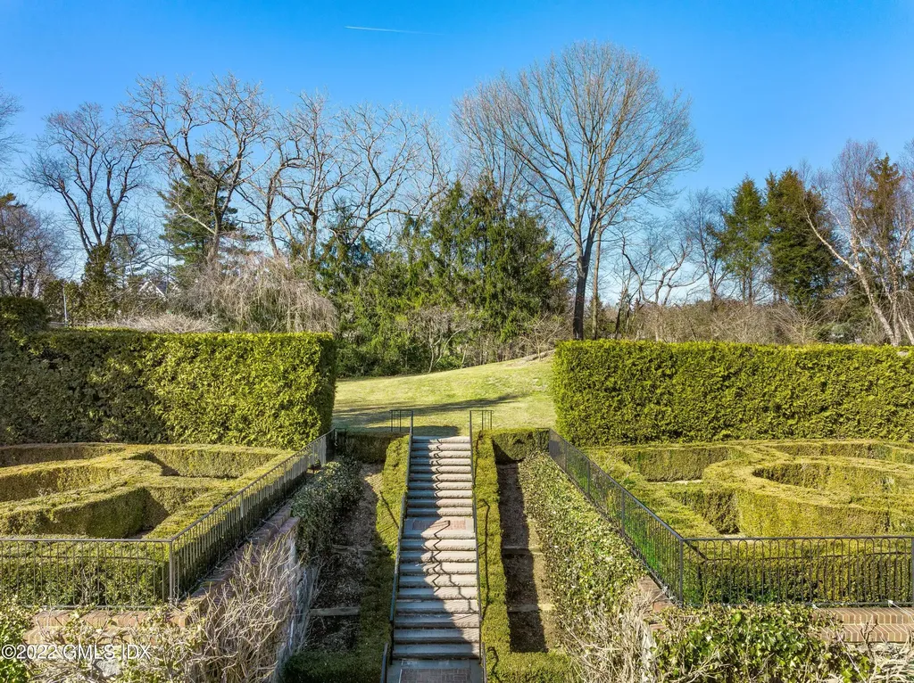 17 Hemlock Drive Greenwich CT 06831