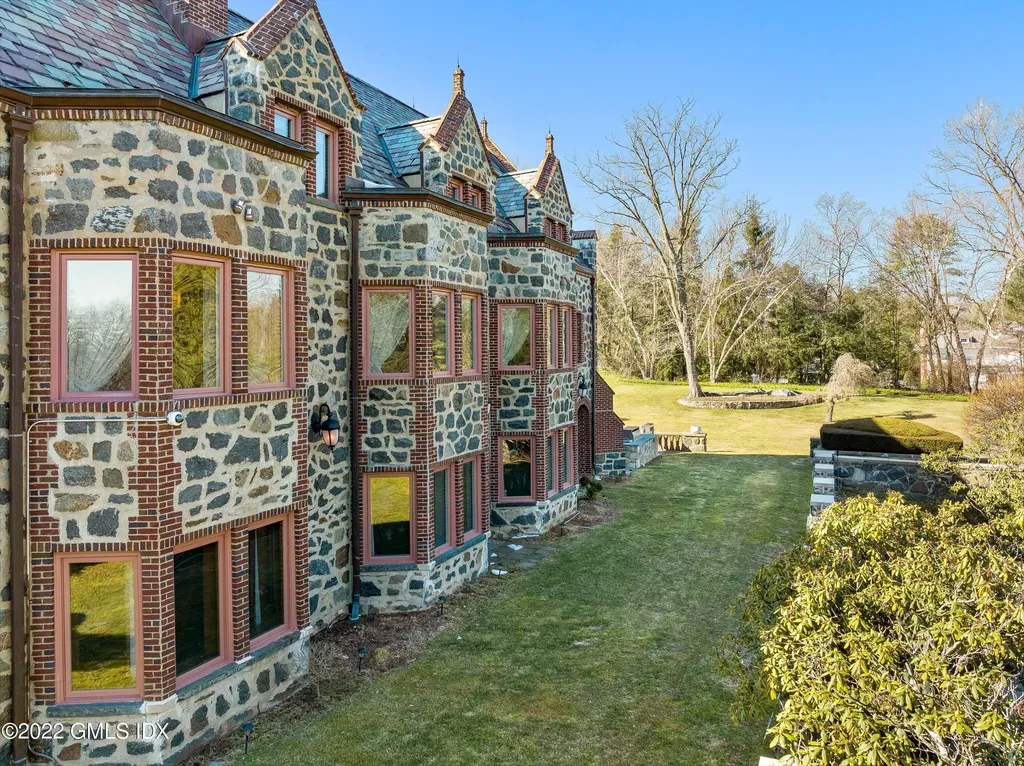 17 Hemlock Drive Greenwich CT 06831