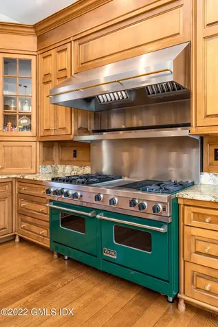 17 Hemlock Drive Greenwich CT 06831