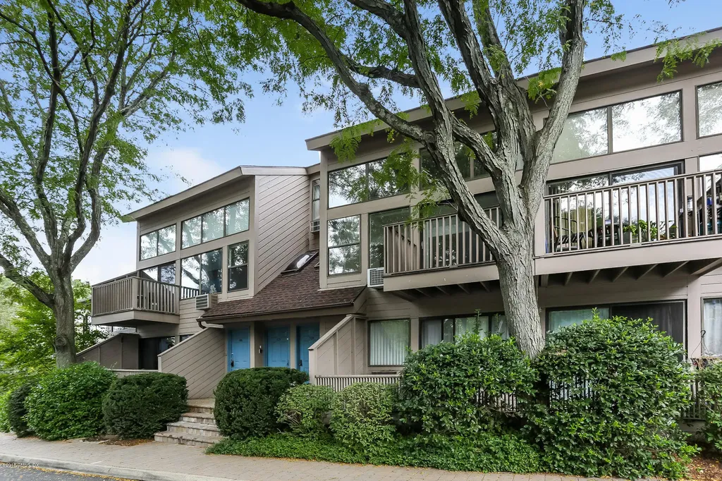1465 E Putnam Avenue Old Greenwich CT 06870