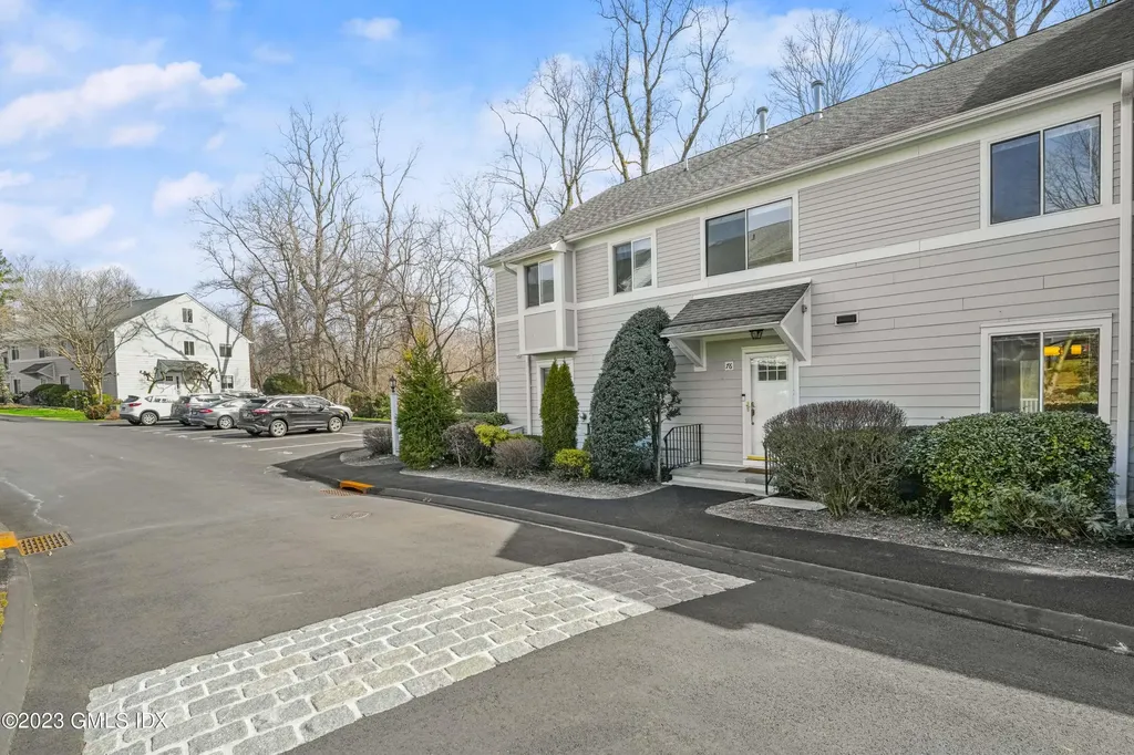 76 Silo Circle Riverside CT 06878