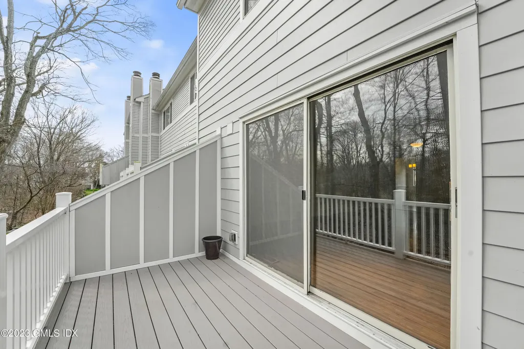 76 Silo Circle Riverside CT 06878