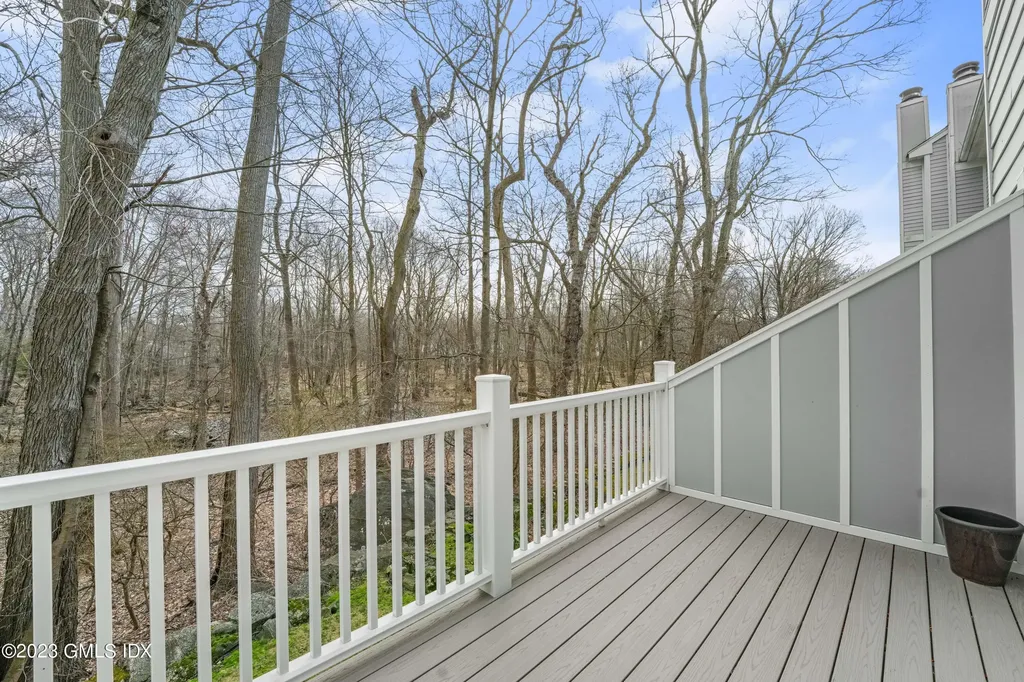 76 Silo Circle Riverside CT 06878