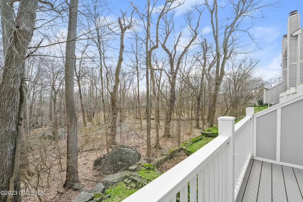 76 Silo Circle Riverside CT 06878