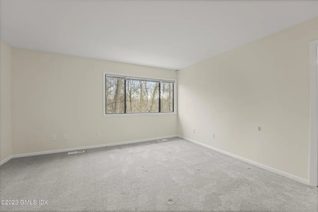 76 Silo Circle Riverside CT 06878