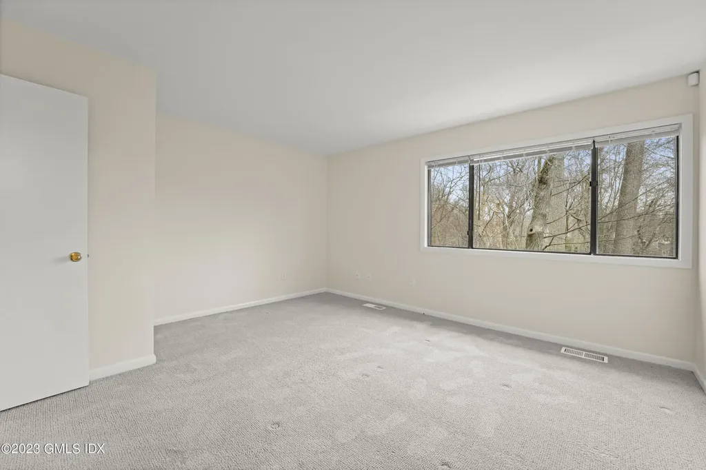 76 Silo Circle Riverside CT 06878