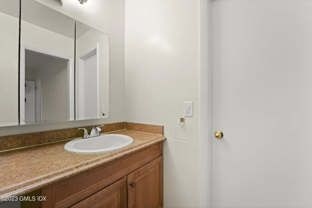 76 Silo Circle Riverside CT 06878