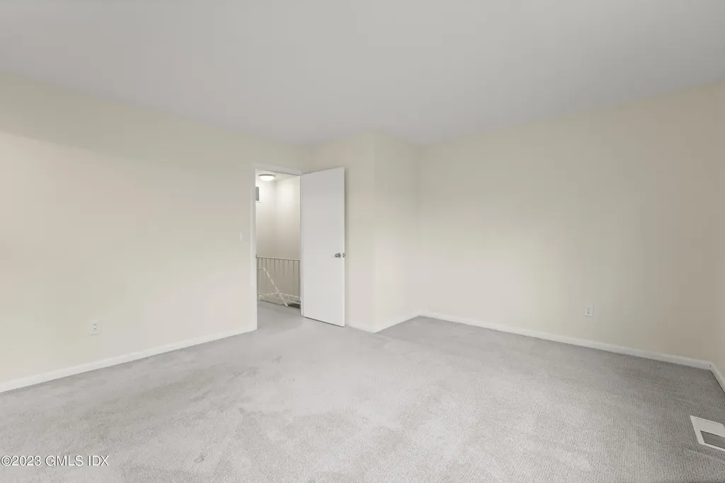 76 Silo Circle Riverside CT 06878