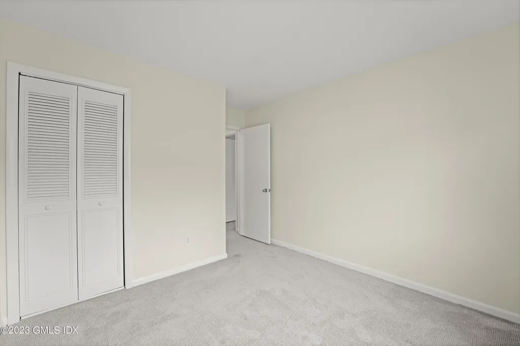 76 Silo Circle Riverside CT 06878
