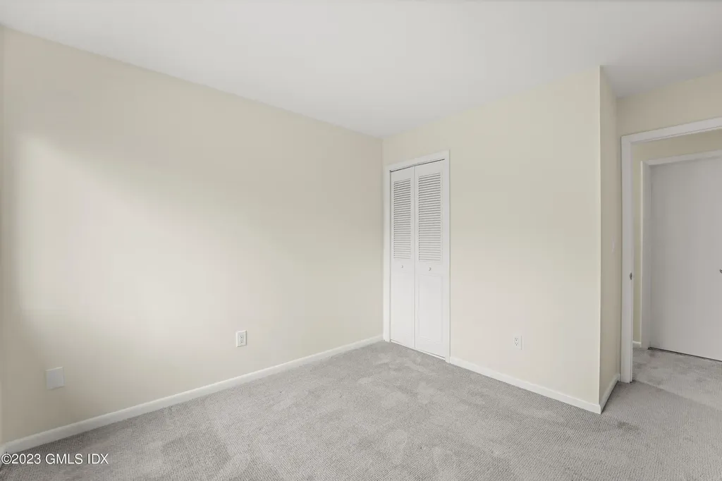 76 Silo Circle Riverside CT 06878
