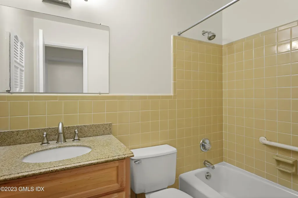 76 Silo Circle Riverside CT 06878