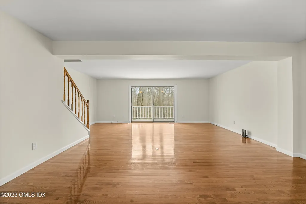 76 Silo Circle Riverside CT 06878