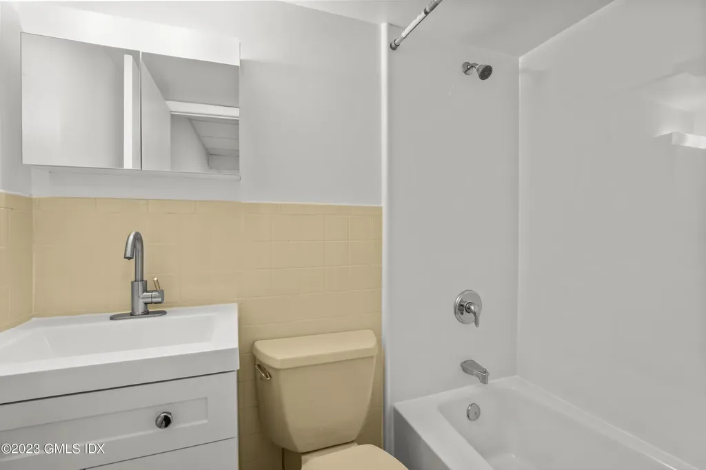 76 Silo Circle Riverside CT 06878