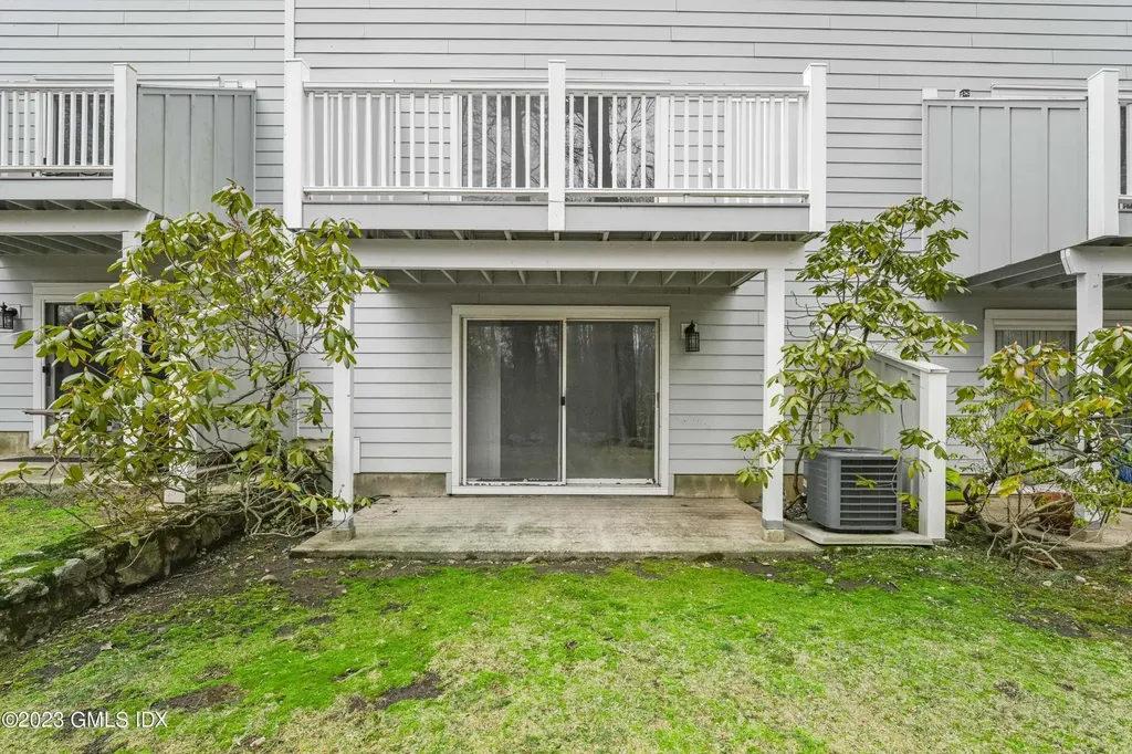 76 Silo Circle Riverside CT 06878