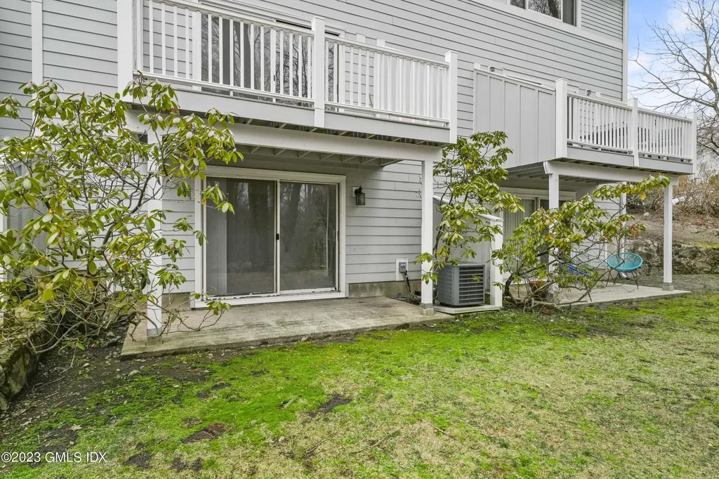 76 Silo Circle Riverside CT 06878