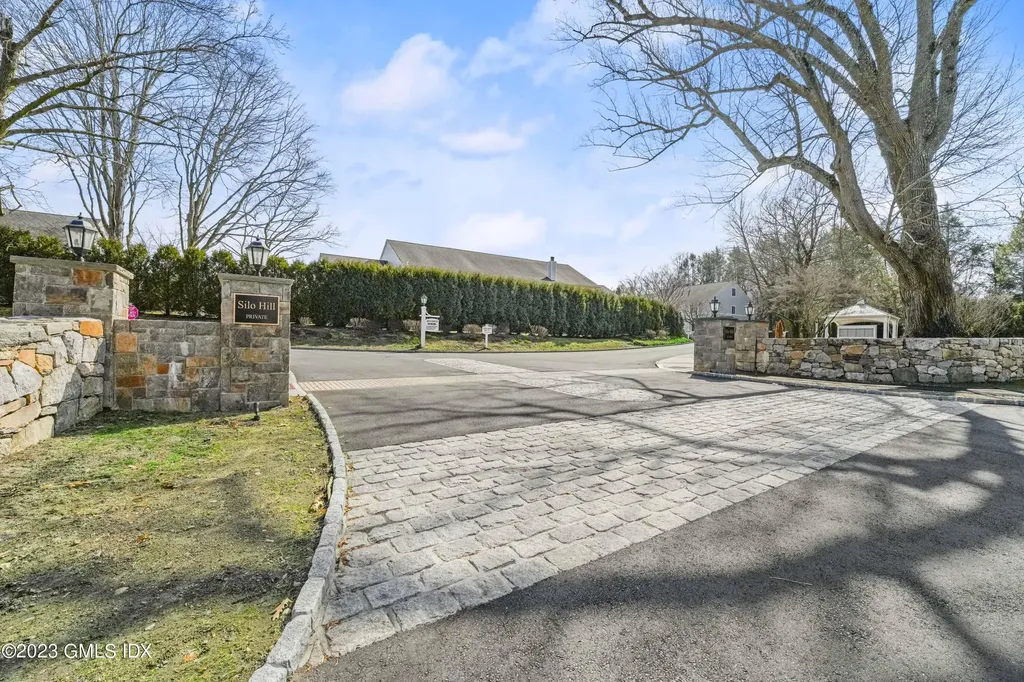 76 Silo Circle Riverside CT 06878