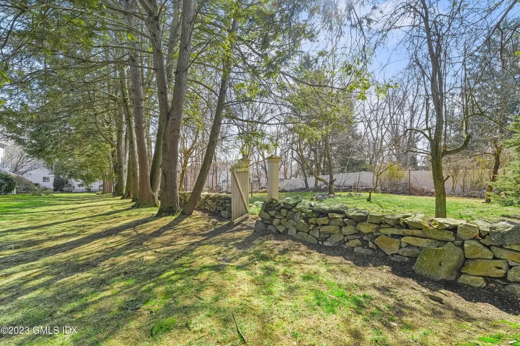 76 Silo Circle Riverside CT 06878