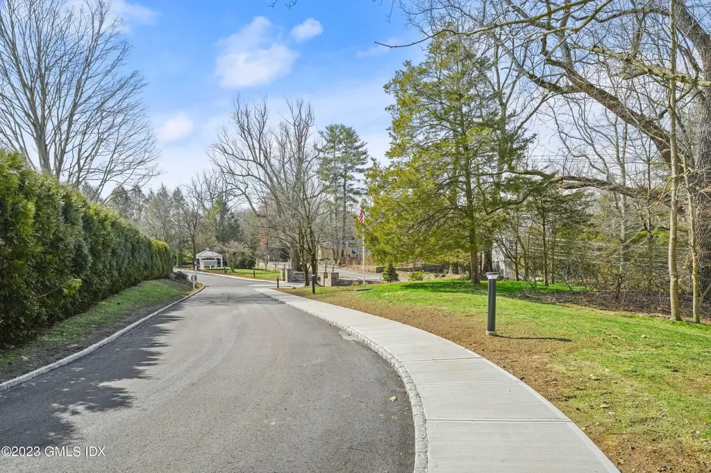 76 Silo Circle Riverside CT 06878