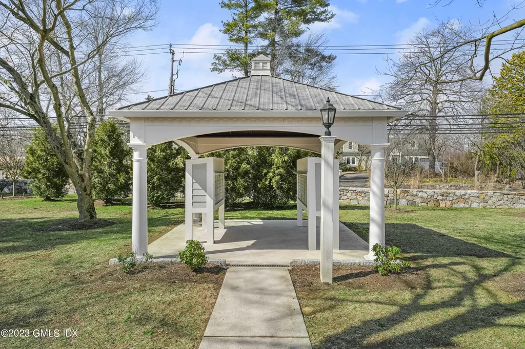 76 Silo Circle Riverside CT 06878