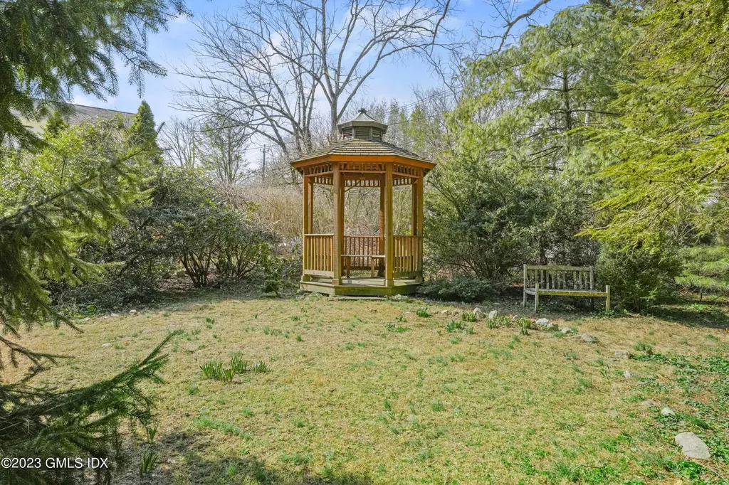 76 Silo Circle Riverside CT 06878