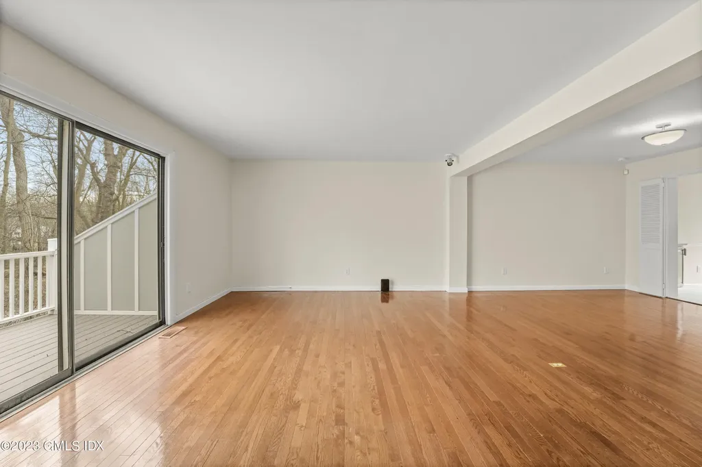 76 Silo Circle Riverside CT 06878