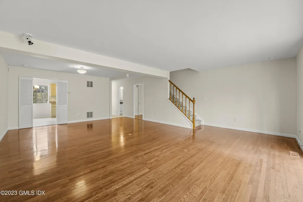 76 Silo Circle Riverside CT 06878