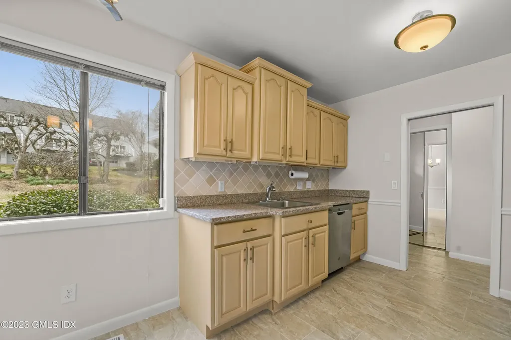 76 Silo Circle Riverside CT 06878