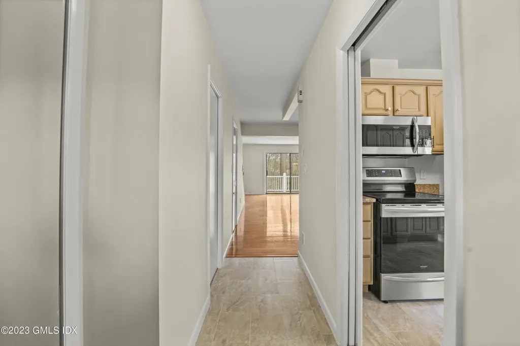 76 Silo Circle Riverside CT 06878