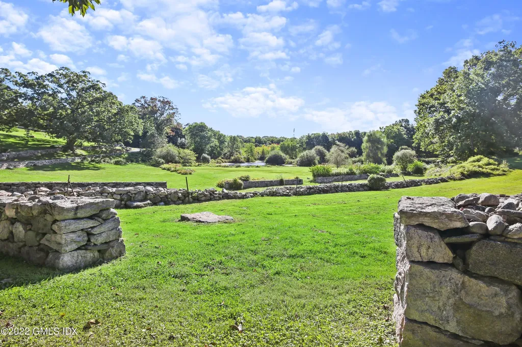 23 Carrington Drive Greenwich CT 06831