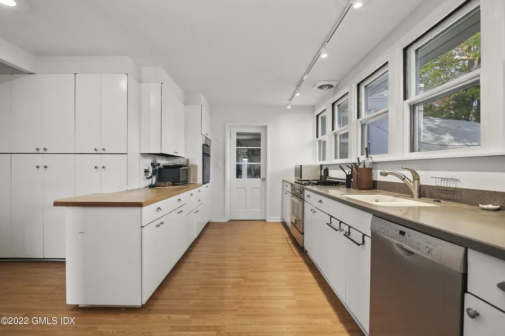 23 Carrington Drive Greenwich CT 06831