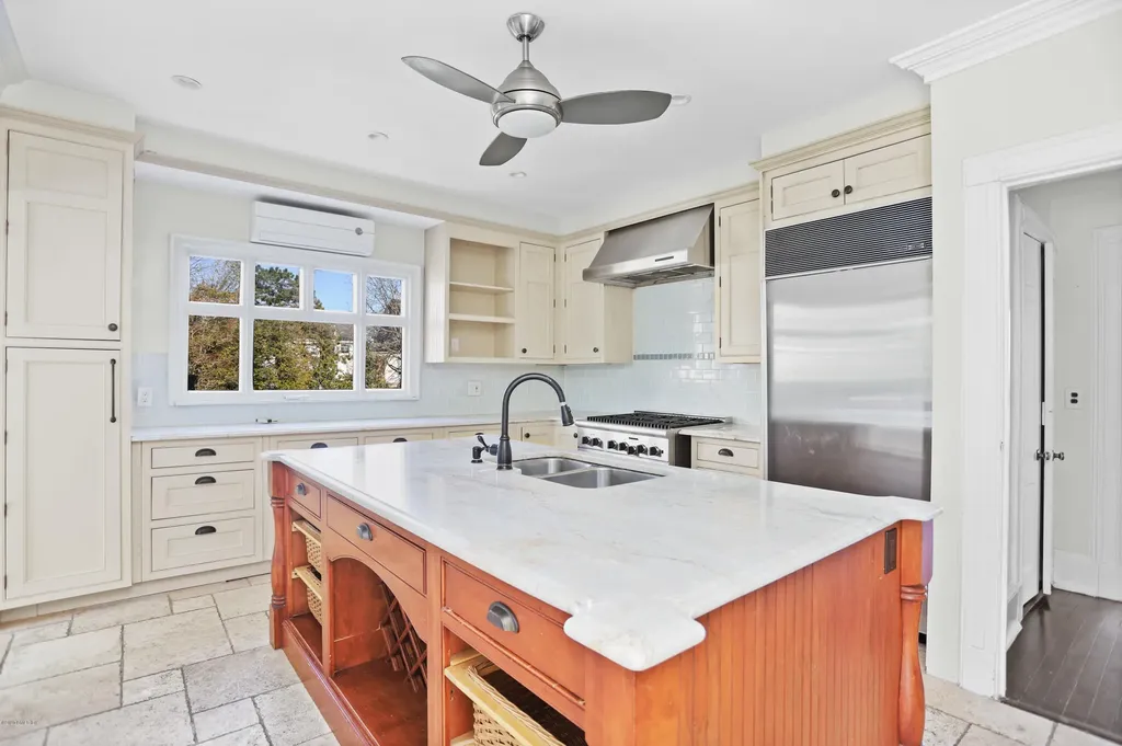 10 Lighthouse Lane Old Greenwich CT 06870
