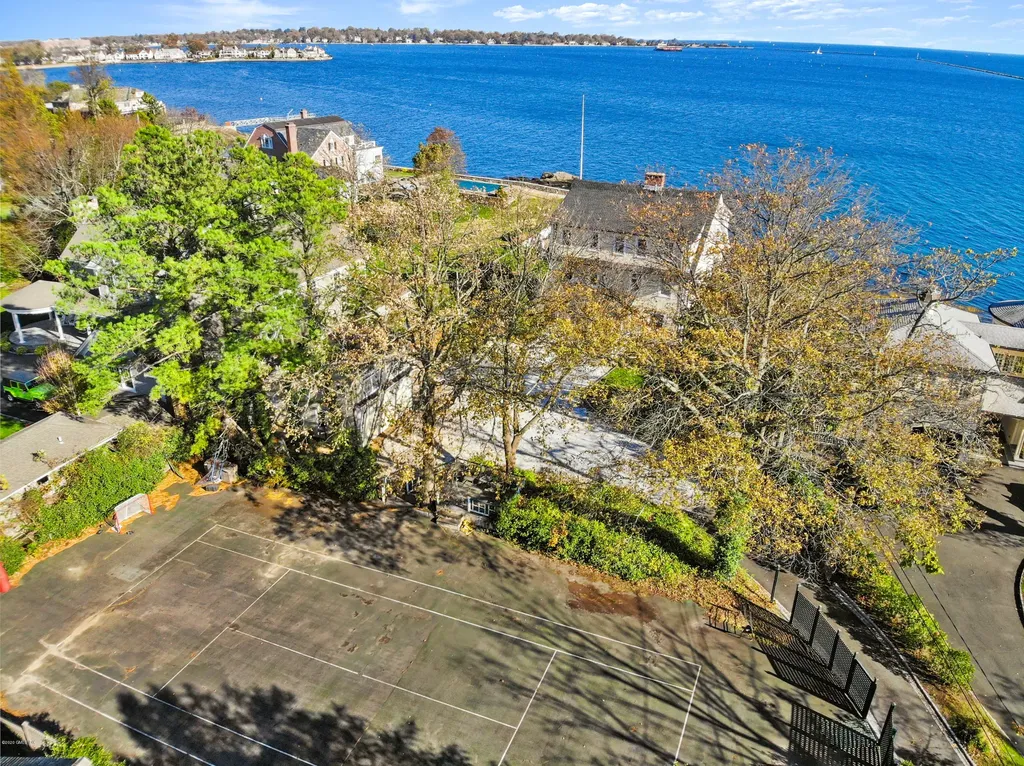 10 Lighthouse Lane Old Greenwich CT 06870