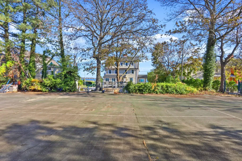10 Lighthouse Lane Old Greenwich CT 06870