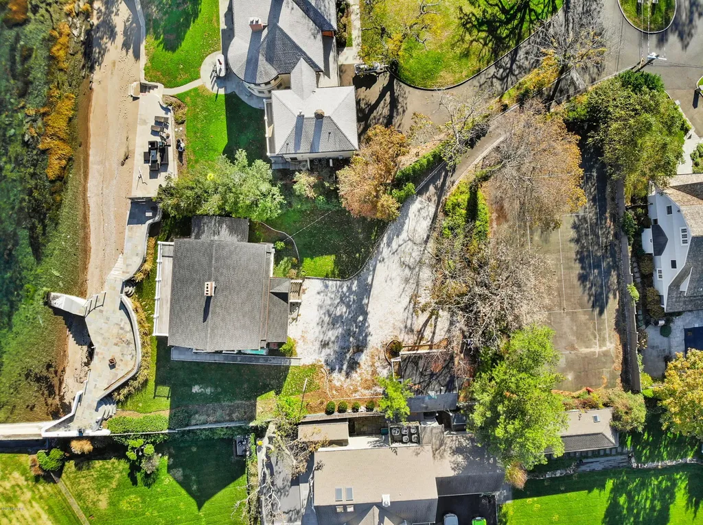 10 Lighthouse Lane Old Greenwich CT 06870
