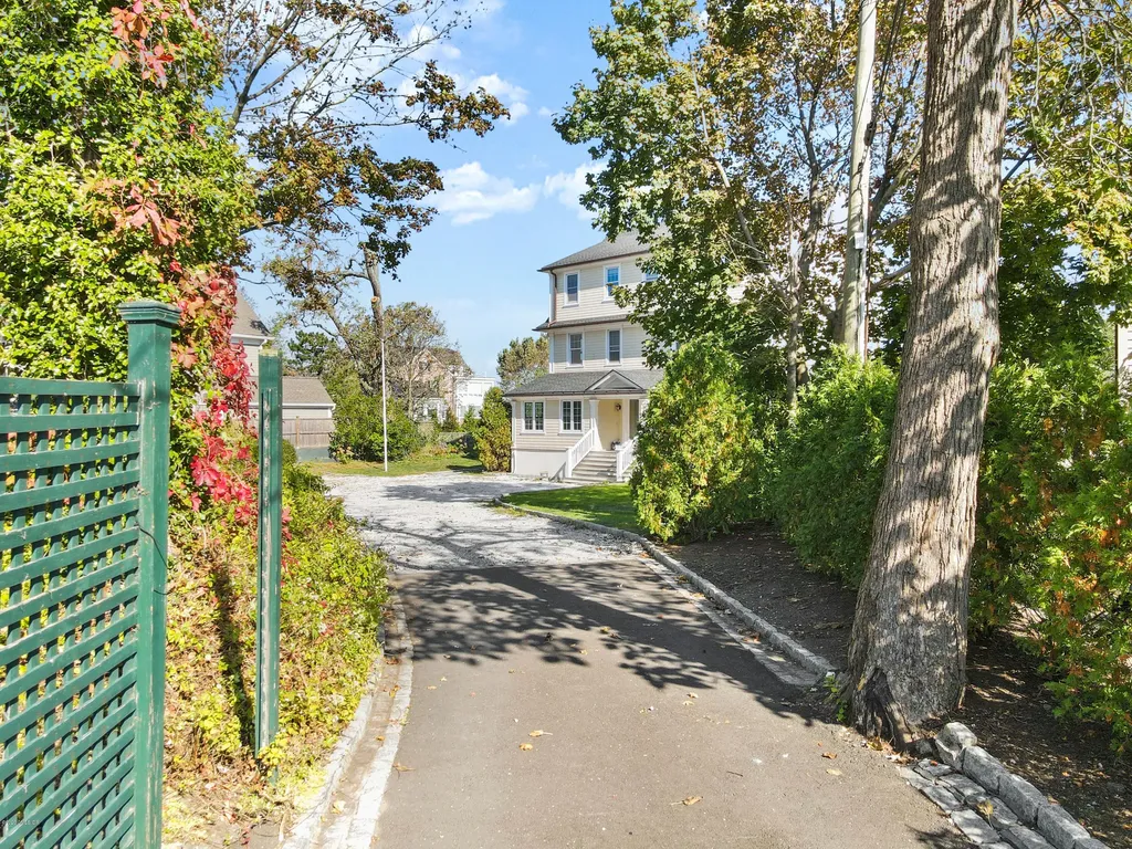 10 Lighthouse Lane Old Greenwich CT 06870