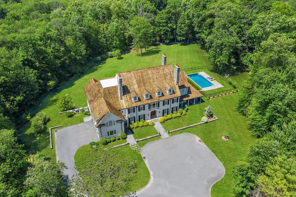 516 Round Hill Road Greenwich CT 06831