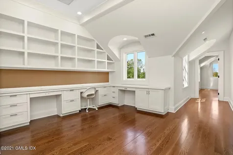 32 Meadowcroft Lane Greenwich CT 06830