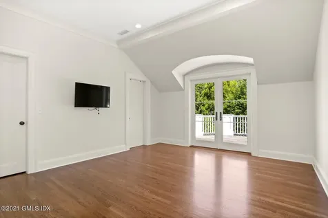 32 Meadowcroft Lane Greenwich CT 06830